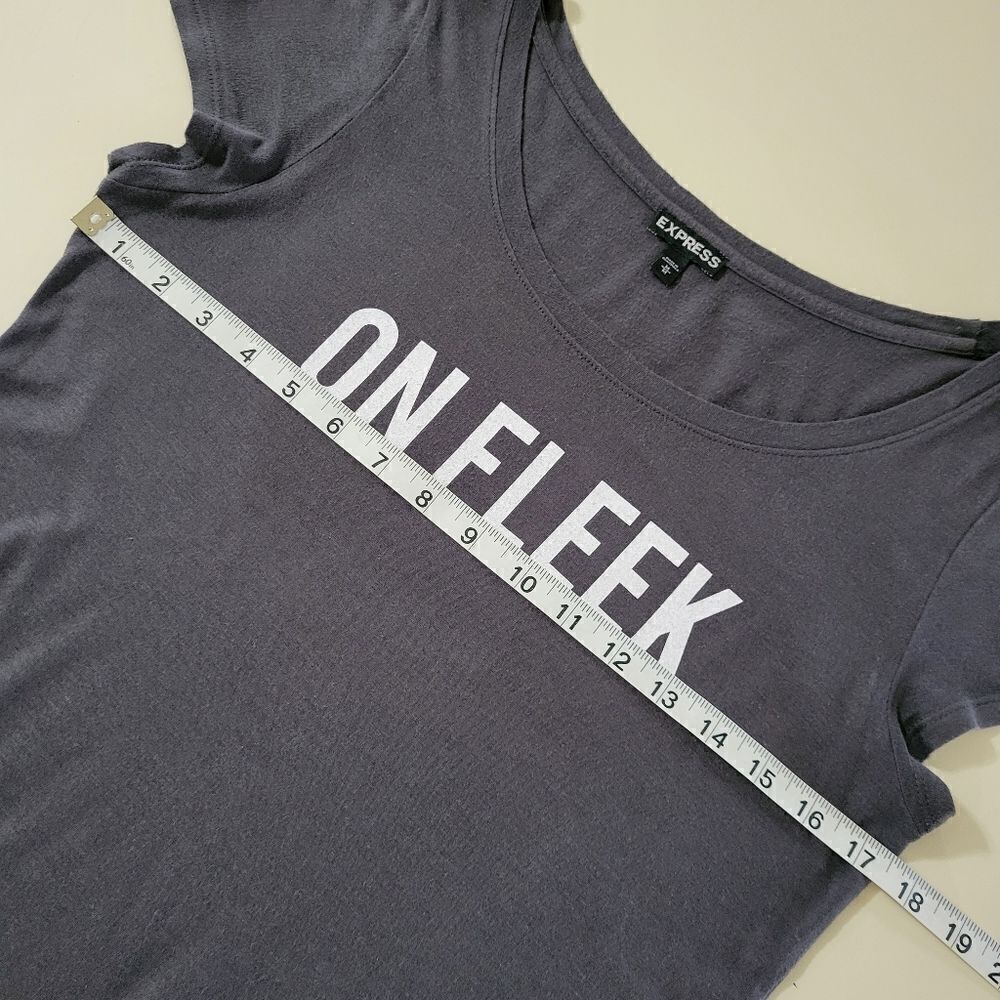 Express Women's Gray Roundneck Graphic On Fleek Short Sleeve T-shirt - Picture 3 of 10